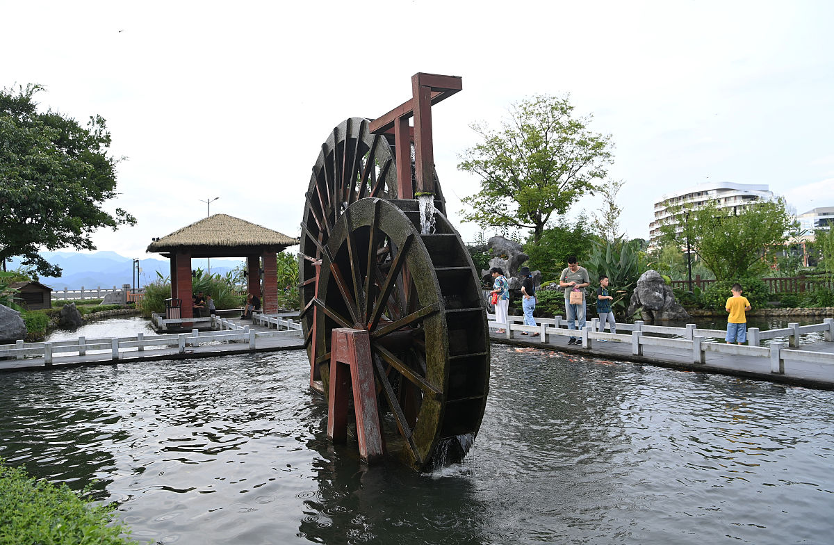 济南创高园林景观项目户外观光水车、长廊篇完美收官塑造美好城市景观济南创高在行动园林景观设计独居匠心特色打造出让你的户外空间靓丽夺目豪华的美的宣传文案