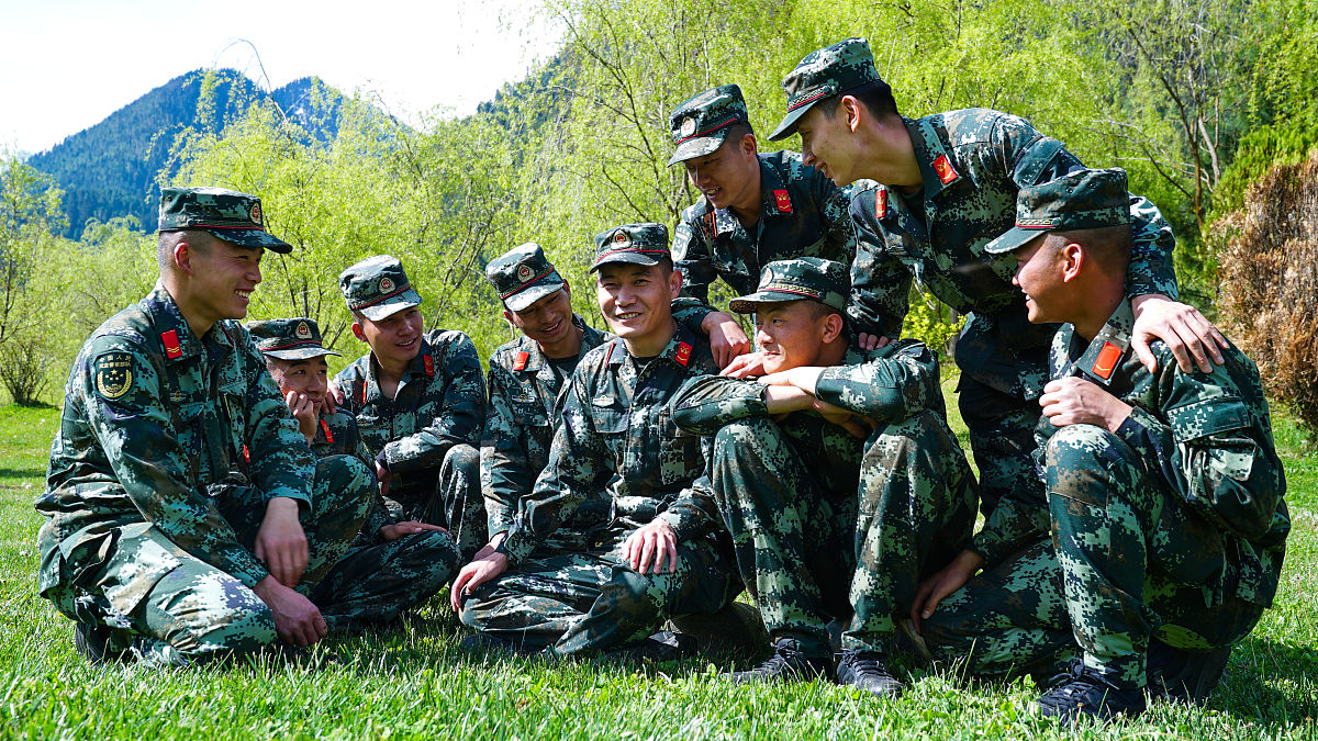 军训诗歌：青春激昂，热血铸军魂