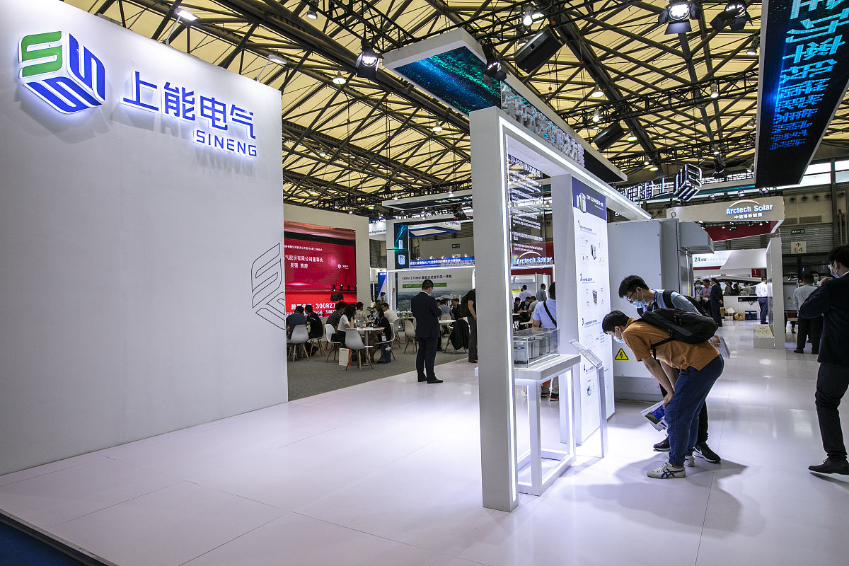 由频率引起的发电机组变化关系