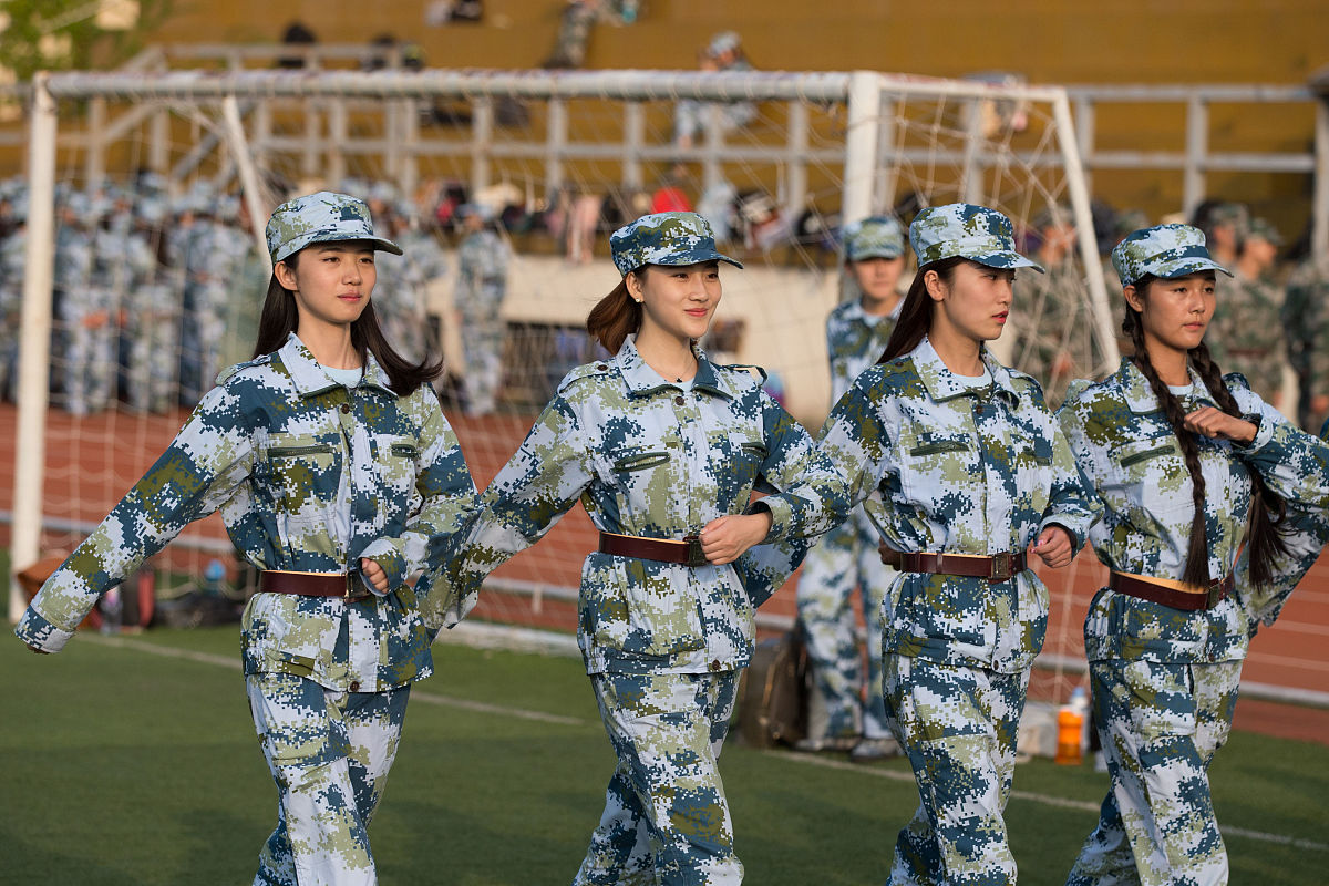 大学生军训第三天训练原地踏步和内务整理的军训日记500字