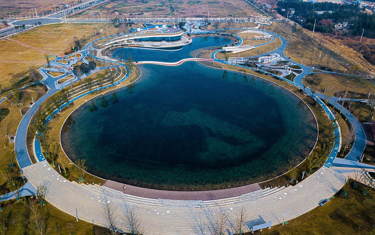 2021年1月13日,四川省成都市,龙潭新区公园.(如下载使用,请务必红星新