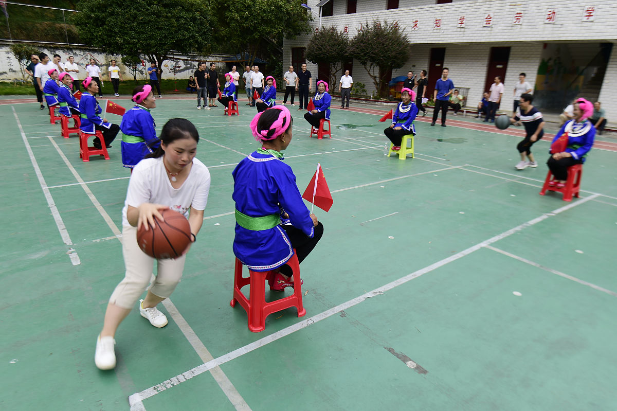 信贷管理自评情况报告 - 乡村振兴、客户经理考核和业务培训
