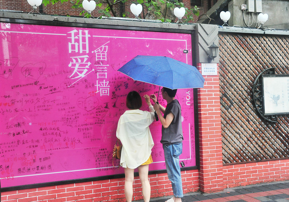 网红打卡点拍照合影文案：留下难忘回忆，成为闪耀之星！