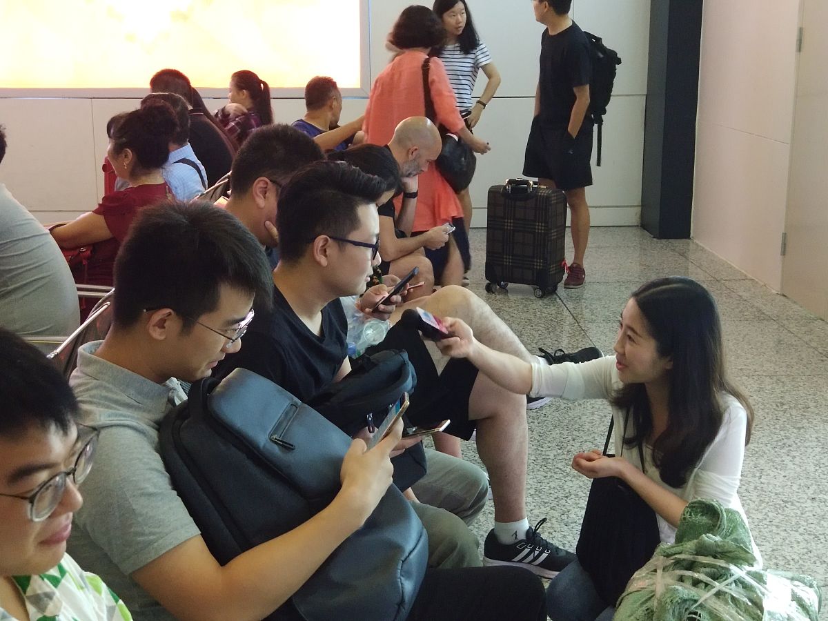 高中时代我们有很多重要的选择给友人写一封信谈谈自己的选择和理由。要求说真话抒真情以理服人以情动人。800字左右