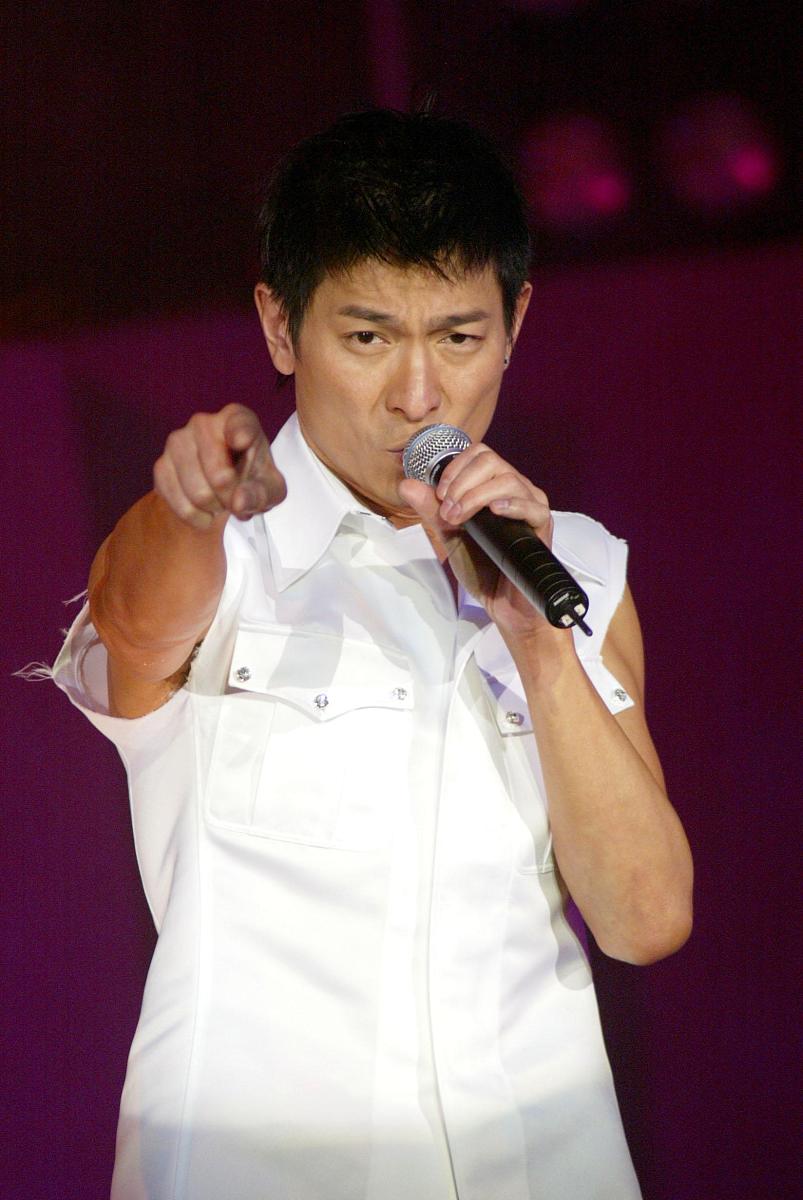 刘德华 - 华语乐坛天王，影视歌三栖巨星