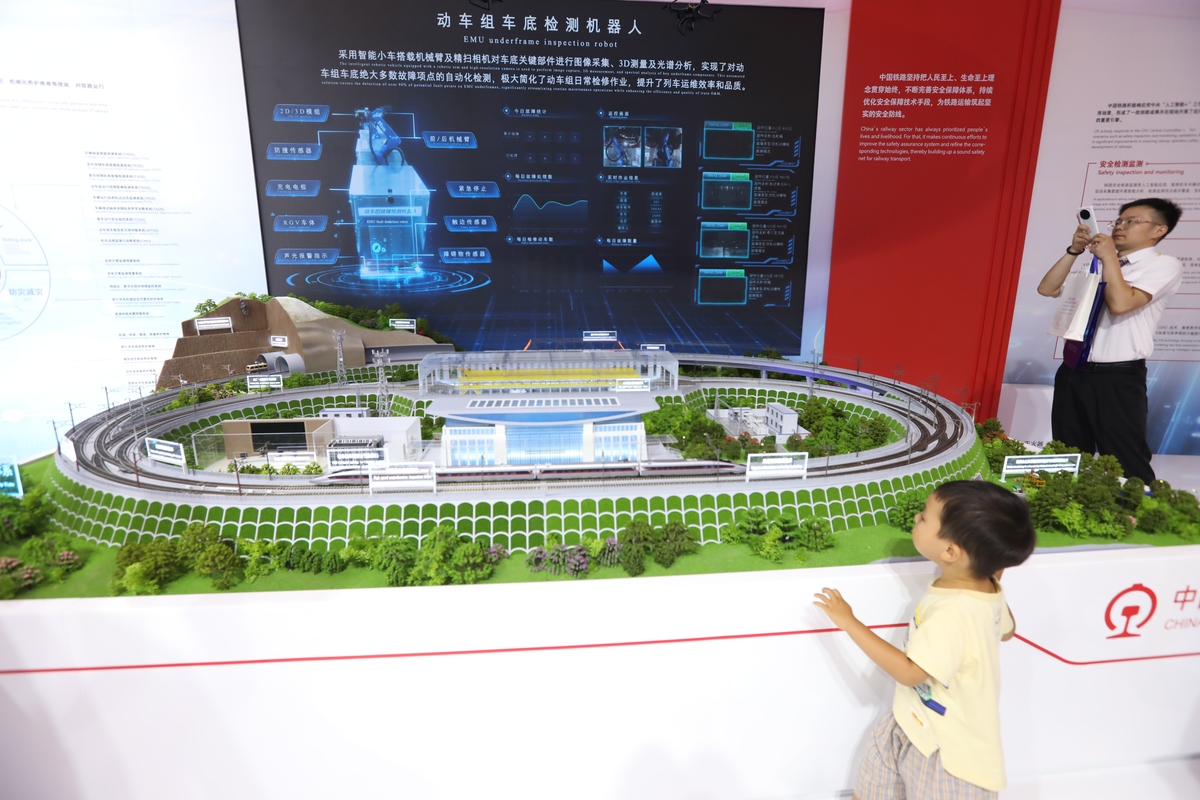 请帮我生成一篇900字的杭州城市规划展览馆的规划设计实习报告