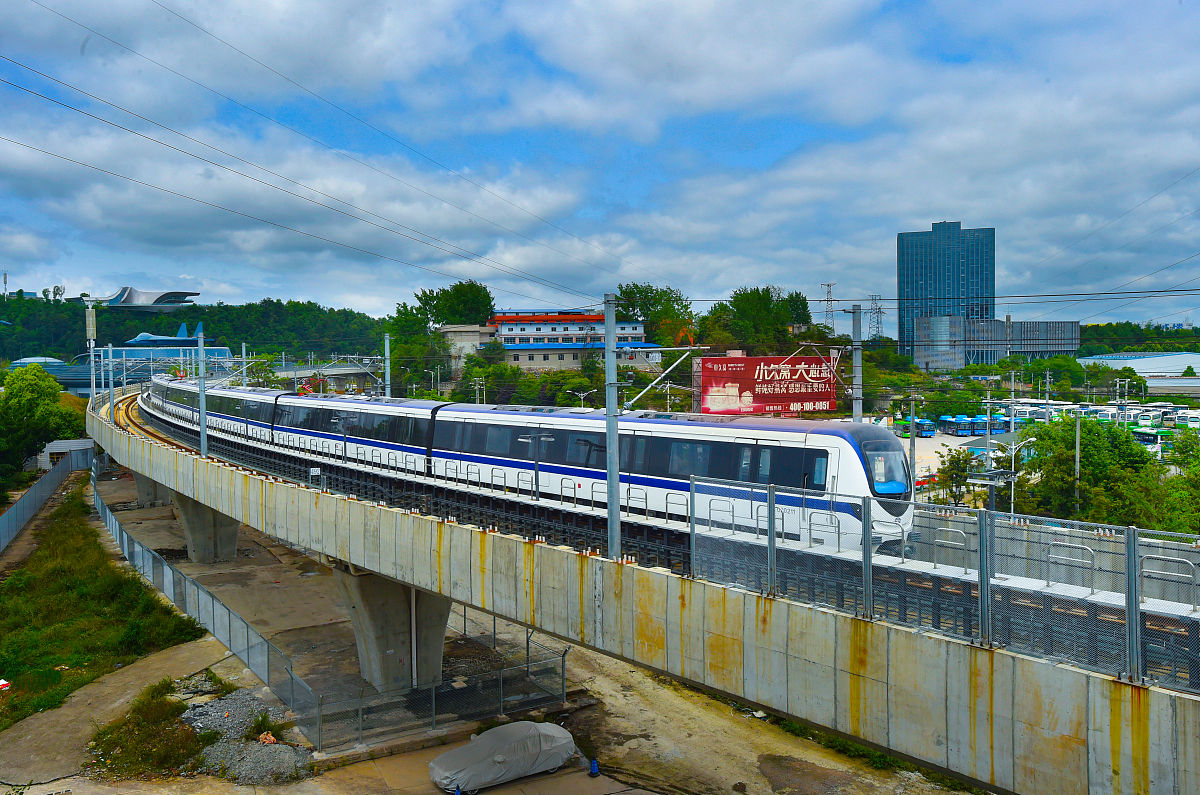 贵阳轻轨专业学校：铁路发展前景与挑战