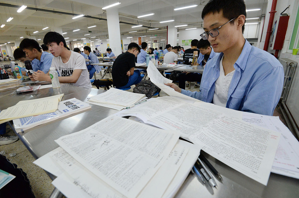 2019年6月7日早上,河北省邯郸市第一中学的高三学子们集体在学校餐厅