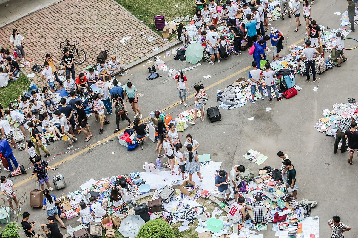 校园地摊经济的影响因素分析