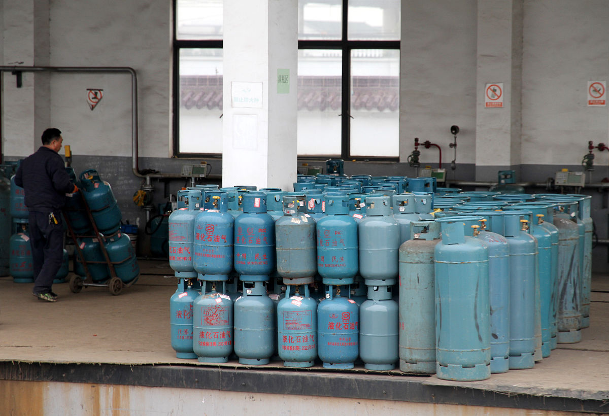 25号变压器油和45号变压器油谁的散热效果好帮我用210字详细描述