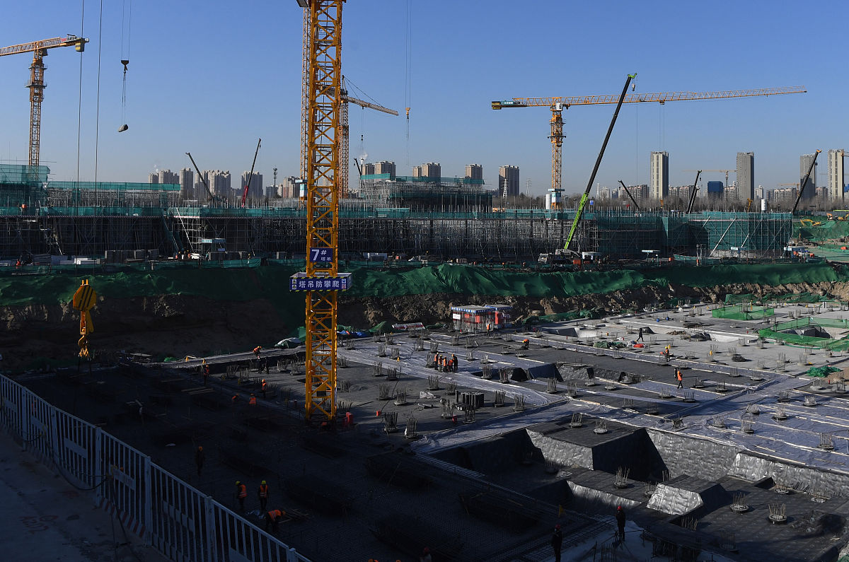 你正在撰写论文港务区绿地开发的二期房建项目施工现场安全控制技术应用研究请论述这一研究主题的研究背景写成一段话格式不少于500字。