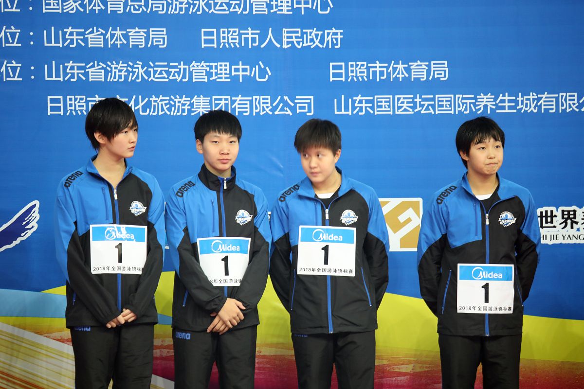 英雄联盟绝世无双：Uzi、Faker、JackeyLove等顶级职业选手的传奇故事