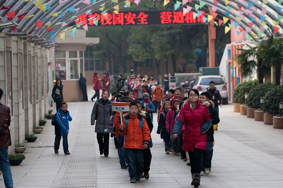 学校集合集会班级秩序维护方案 - 保障会议顺利进行
