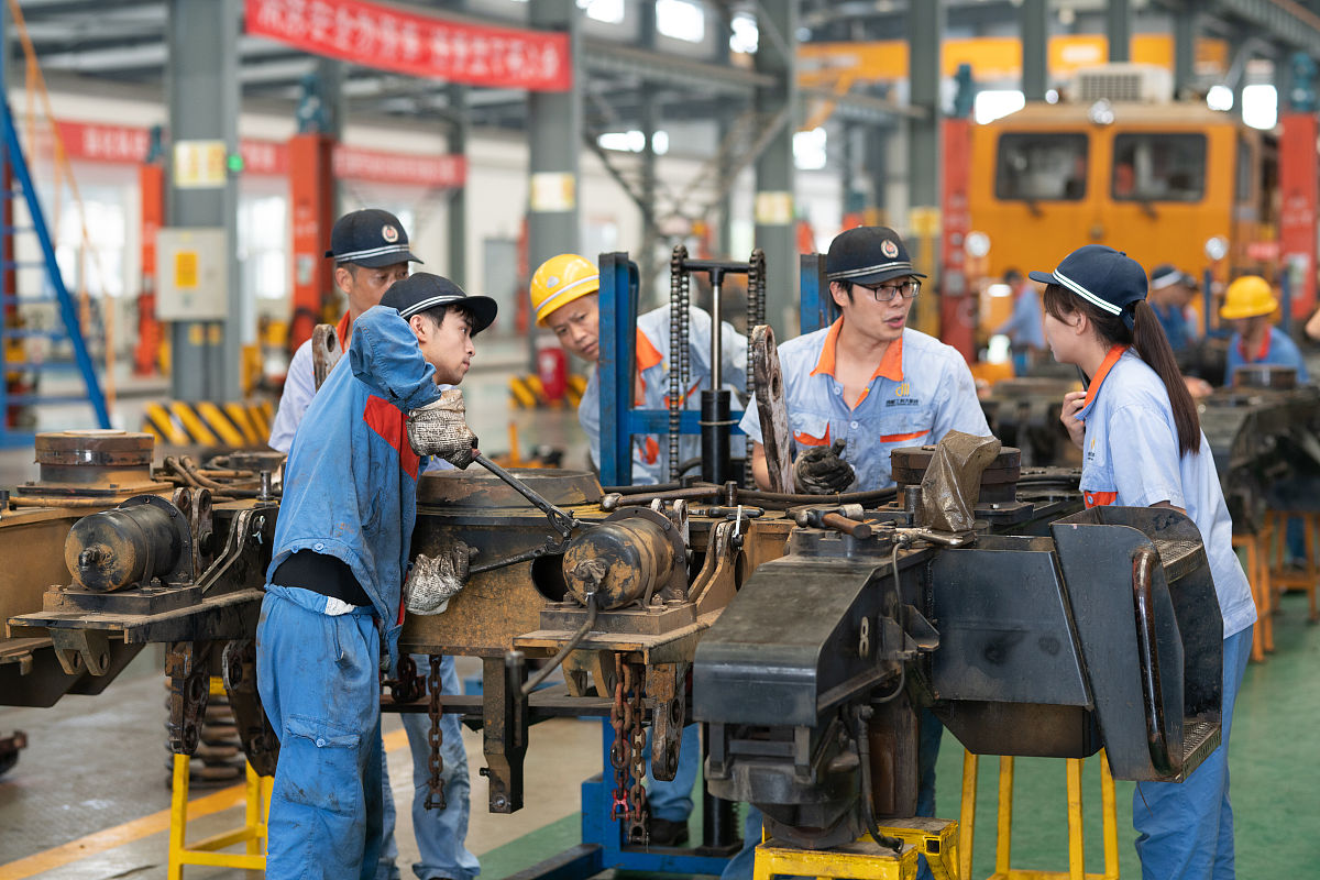 写一篇关于机械工程专业学生在西安市瑞特斯仪器仪表有限公司机械车工岗位进行机械加工安全管理工作的实习经过不得抄袭。