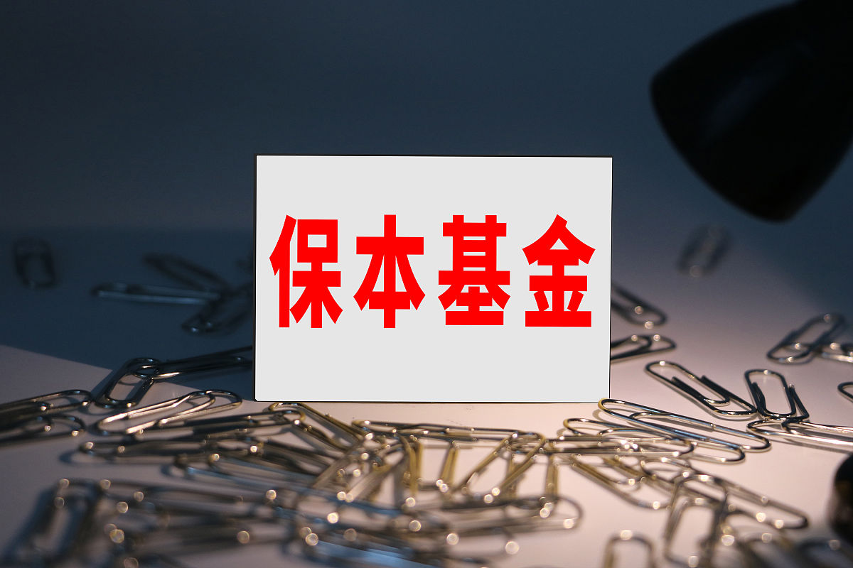 1134085331：在不改变原意的前提下将这段话改写使其更有逻辑性更清晰简洁：公允价值在金融资产中的应用对于盈余管理具有一定的影响。上市公司会根据企业会计准则和自身情况将金融资产划分为不同的类别包括以公允价值计量且其变动计入当期损益的金融资产和交易性金融资产、持有至到期投资、贷款和应收账款、可供出售金融资产等。这些不同类别的金融资产采用的后续计量方式不同对企业损益和权益的影响也不同。交易性金融资