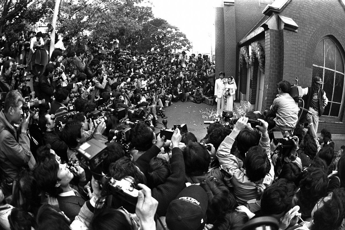 1980年11月19日,日本东京,三浦友和与山口百惠的婚礼.tokyo, japan - 