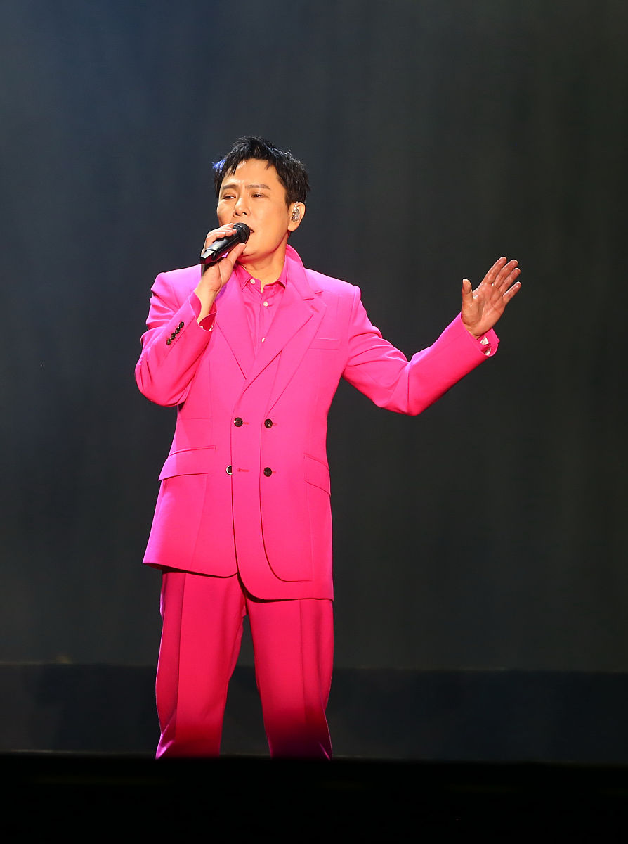 2021年10月16日,海口,2021张信哲"未来式2.0"世界巡回演唱会在海口五