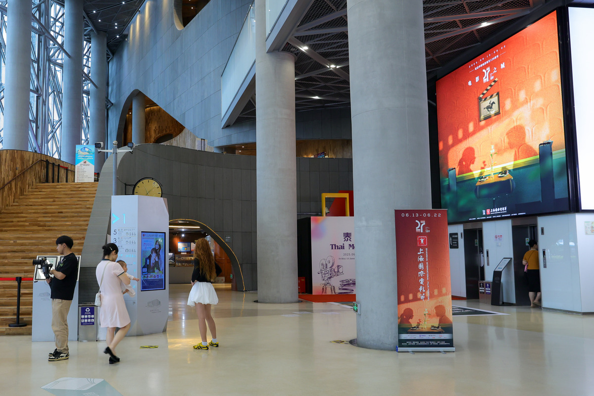 成都东站文化建设：以文化打造城市交通枢纽新名片