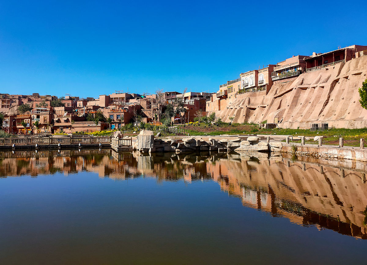 如果要去佩特拉古城应该坐飞机到哪座城市