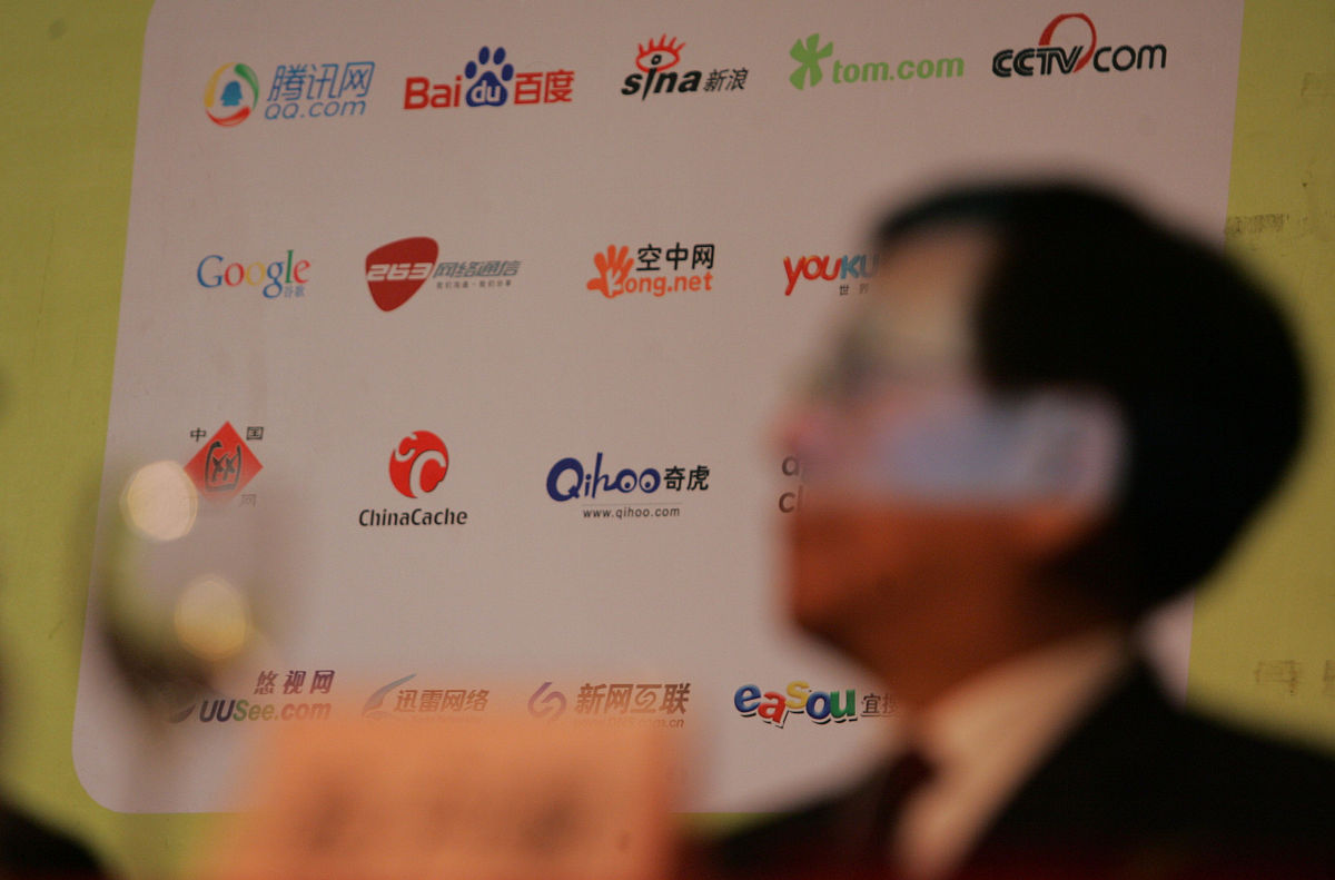 写一篇网络部内部周会主题 团结有爱不要谈论议论他人注意内部保密不要听信谣言并传播肯定大家的工作。