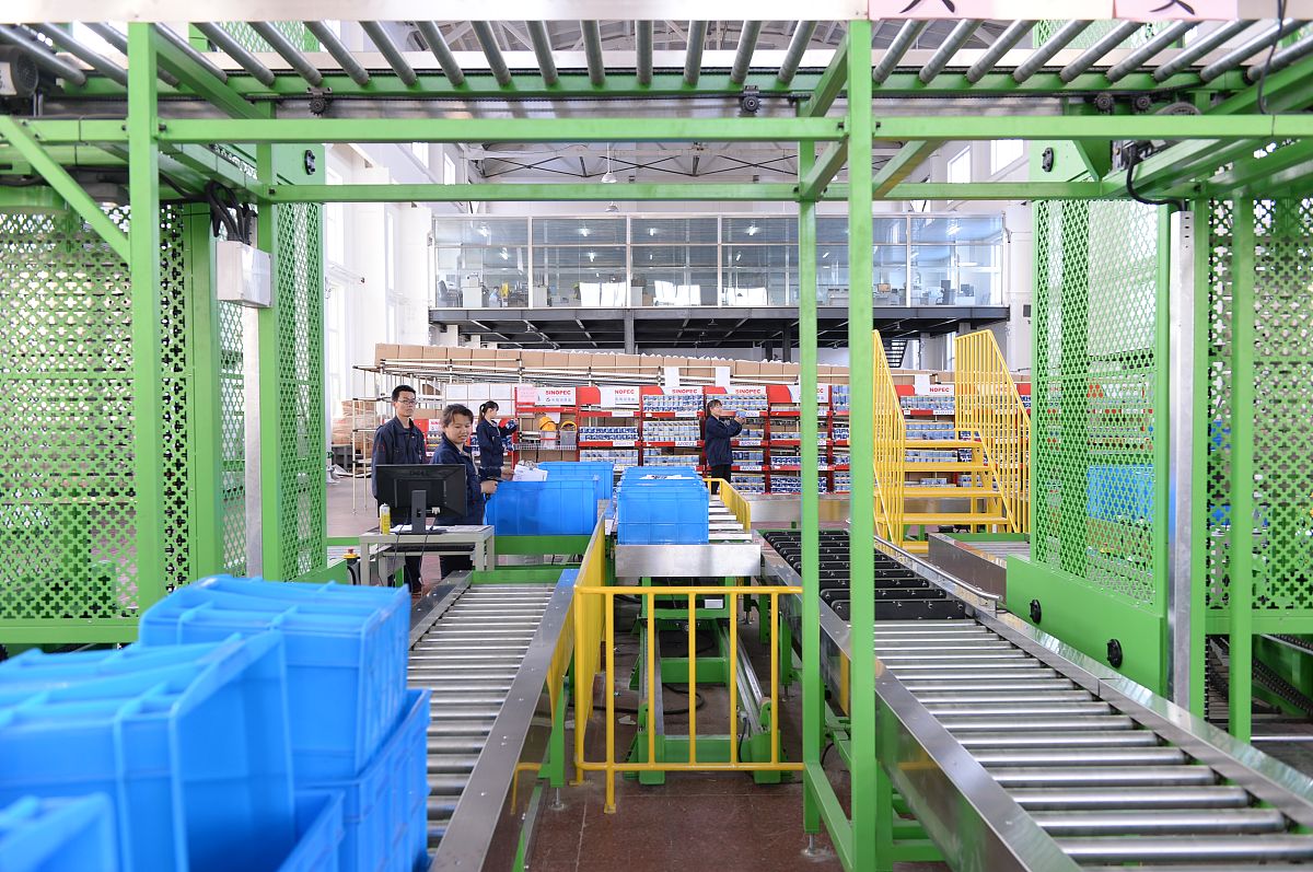 写一篇关于Space智达科技有限公司——基于物联网共享体系的自动分拣货物仓库装置及管理平台在市场成长阶段的营销计划