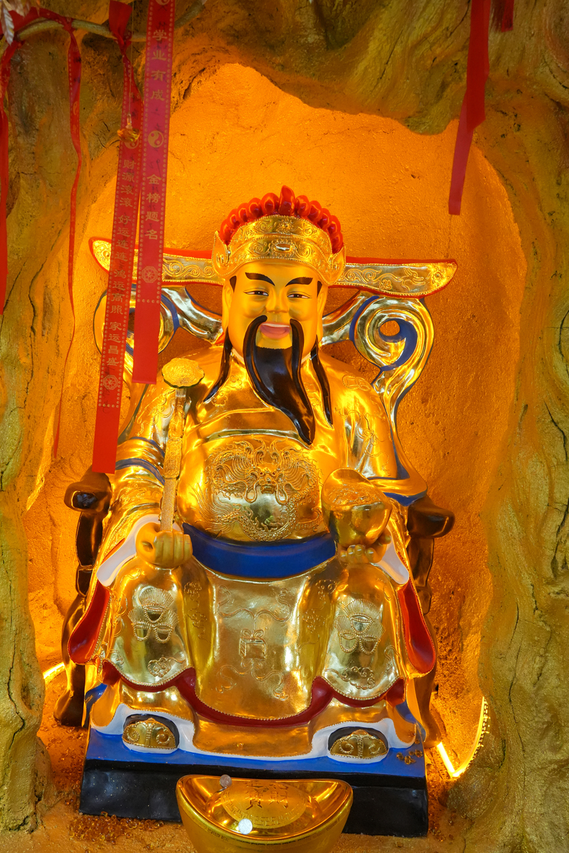 农历四月十八恭贺道教神仙紫微大帝与碧霞元君圣诞写七百字文章