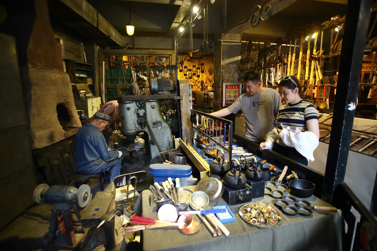 放弃演艺，回家继承古董店：一个充满挑战与机遇的故事