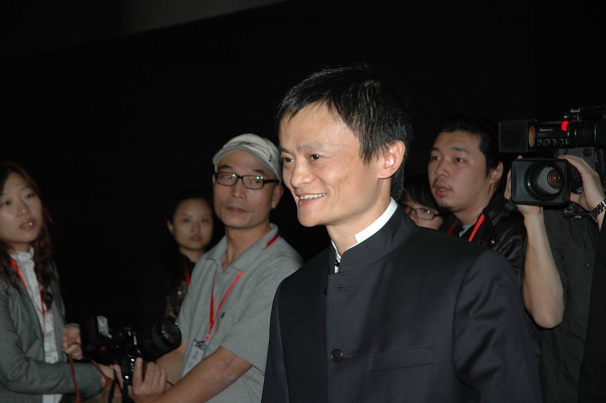 马云在哪里？国内还是国外？