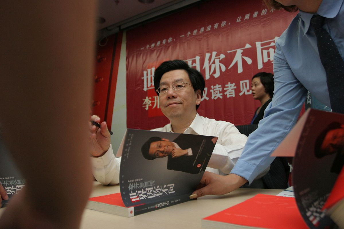 大学成长报告书：爱情三角理论启示与个人心理成长