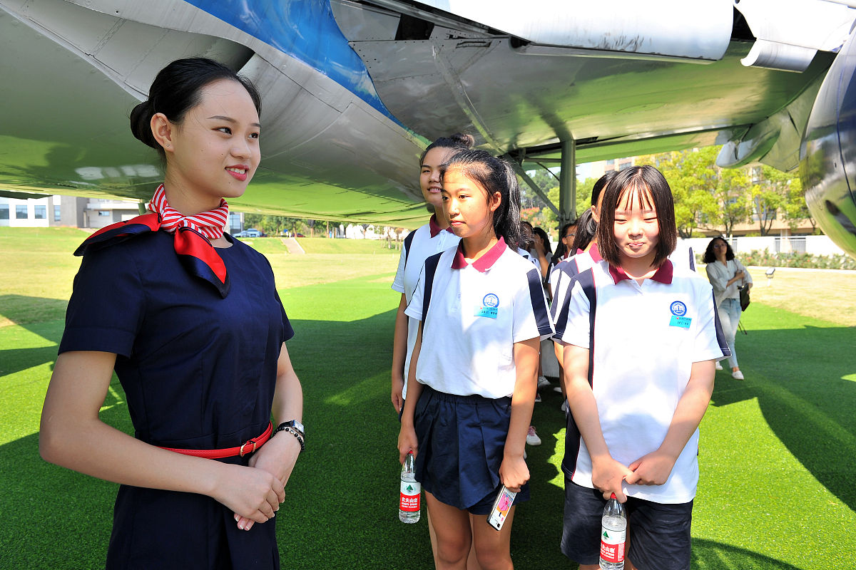 初中女生报读贵阳航空学校好吗？ - 优势解析