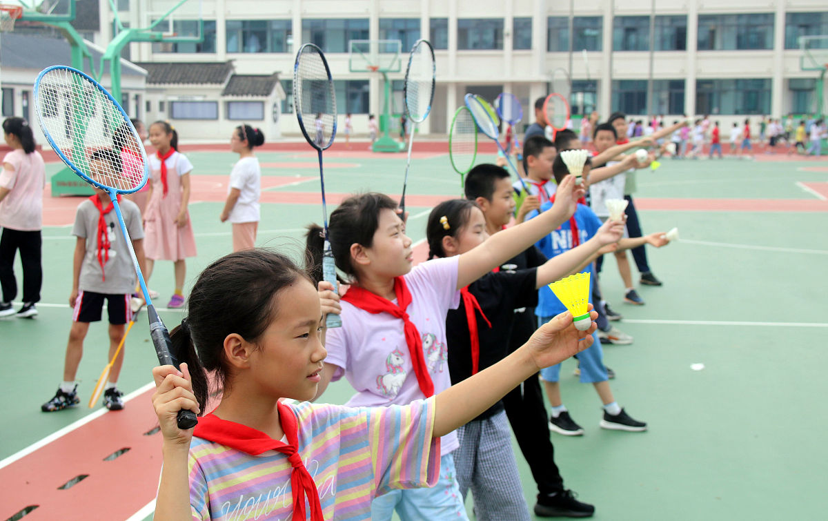 上海市职业技术学校金秋运动会：高星级酒店运营与管理专业学生展现龙舟文化