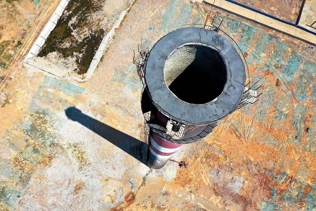 家里的燃气排烟洞口有点大可以用普通水泥堵吗