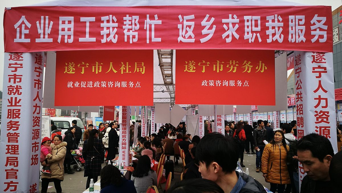 成都卫校工作保障：职工期待稳定就业环境