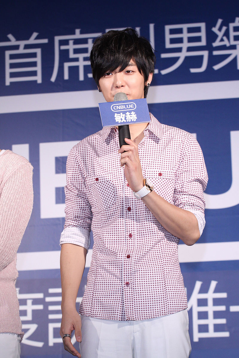 2010年9月24日,台北,韩国首席男生团体cnblue举行签名会.+++_+++cnblu