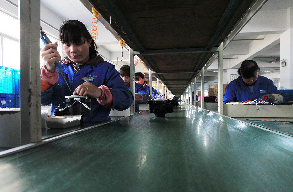 成都市恒辉技工学校热门专业：汽车维修、电子技术、焊接、机械制造