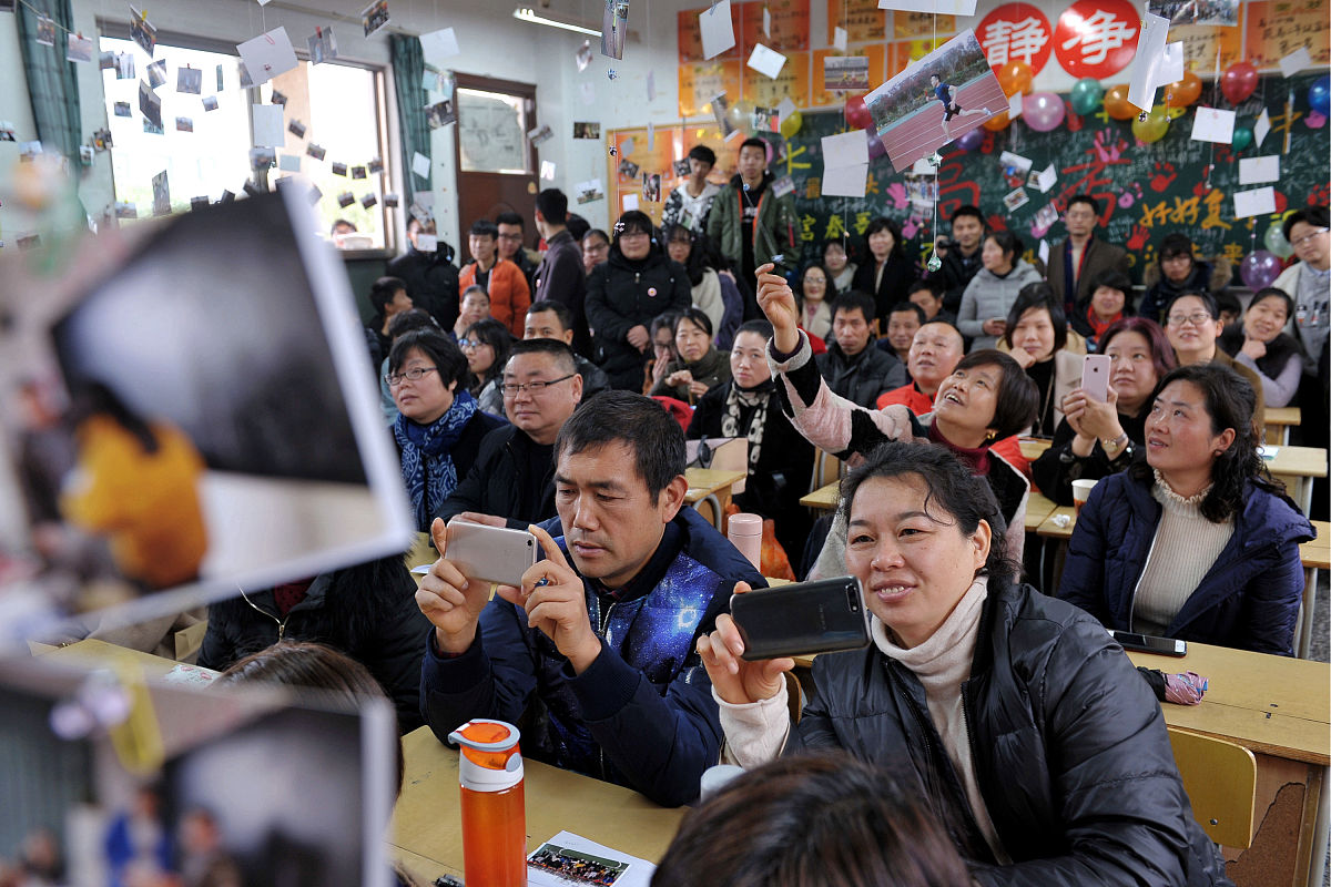 写一首包括闫艺多的藏头诗