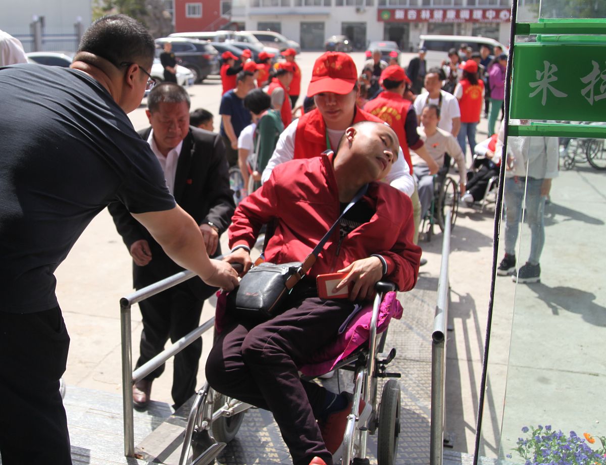 见义勇为：扶起跌倒老人算吗？如何判断？