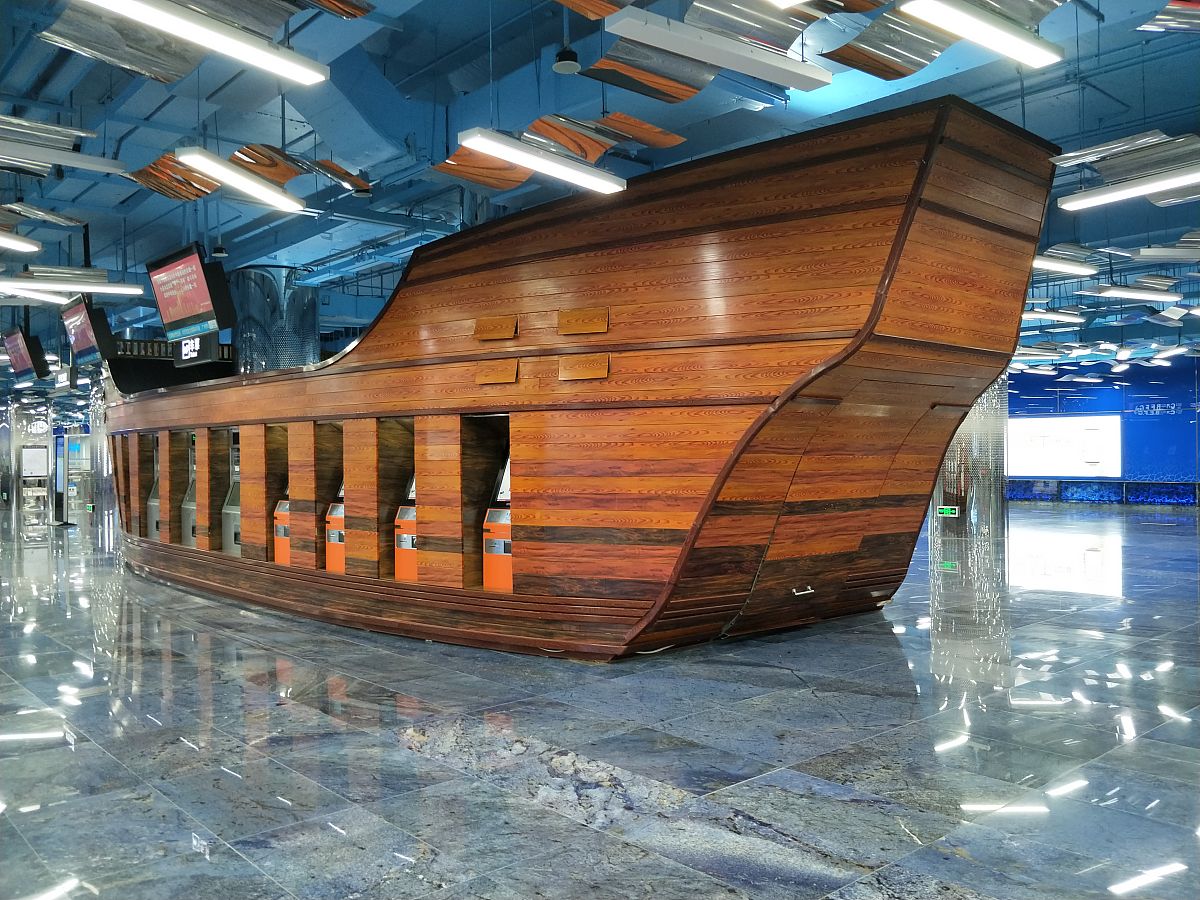 广汕收费站出口附近有地铁吗现在