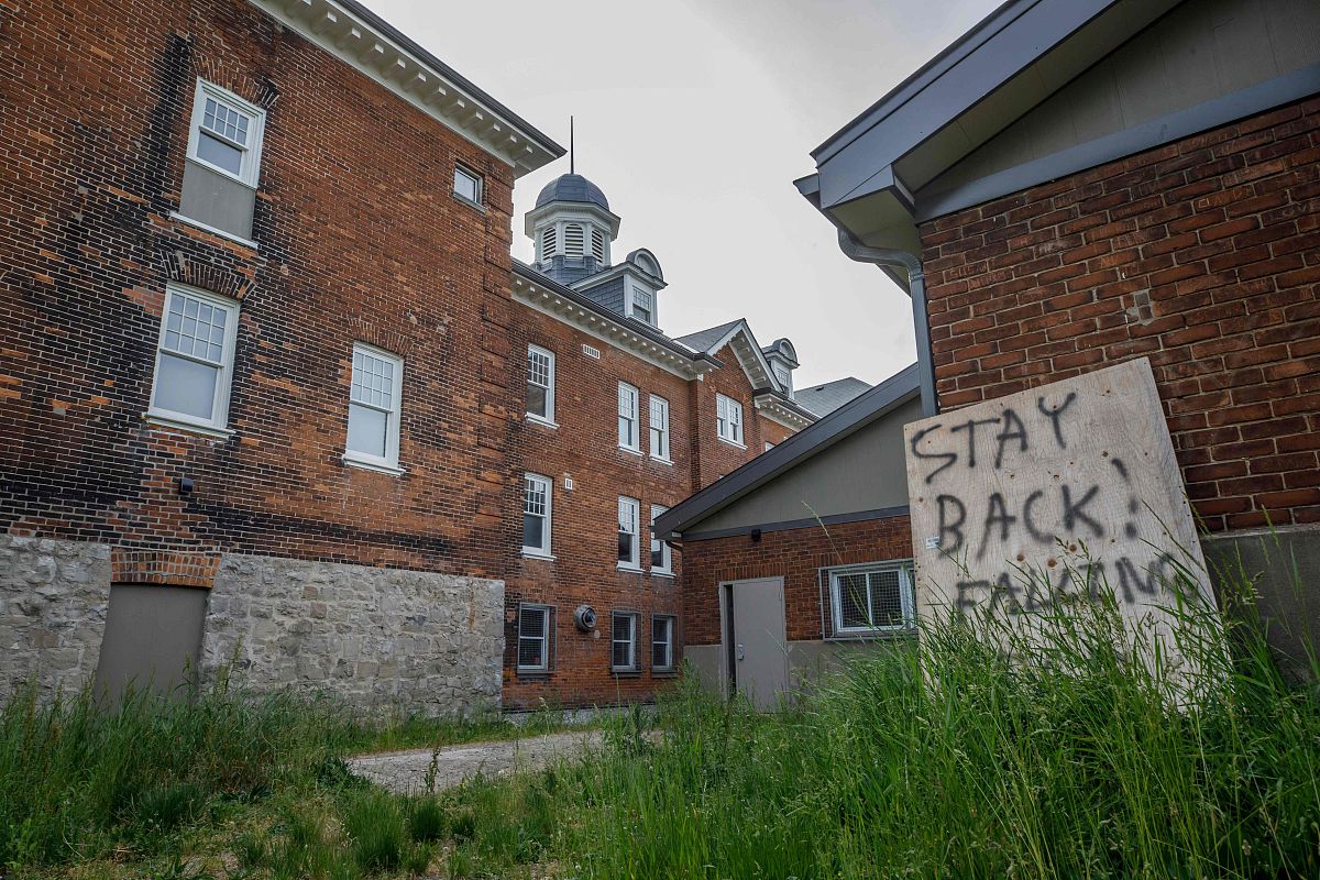 Yakunin: 古代日本の官僚に関連する東アジア人種型