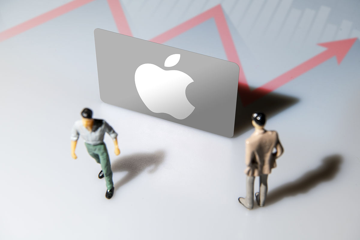 现在你是一个商业案例讲师需要给学员们讲述商业上通过努力或者根据反馈而不断改进实现反败为胜的经典案例