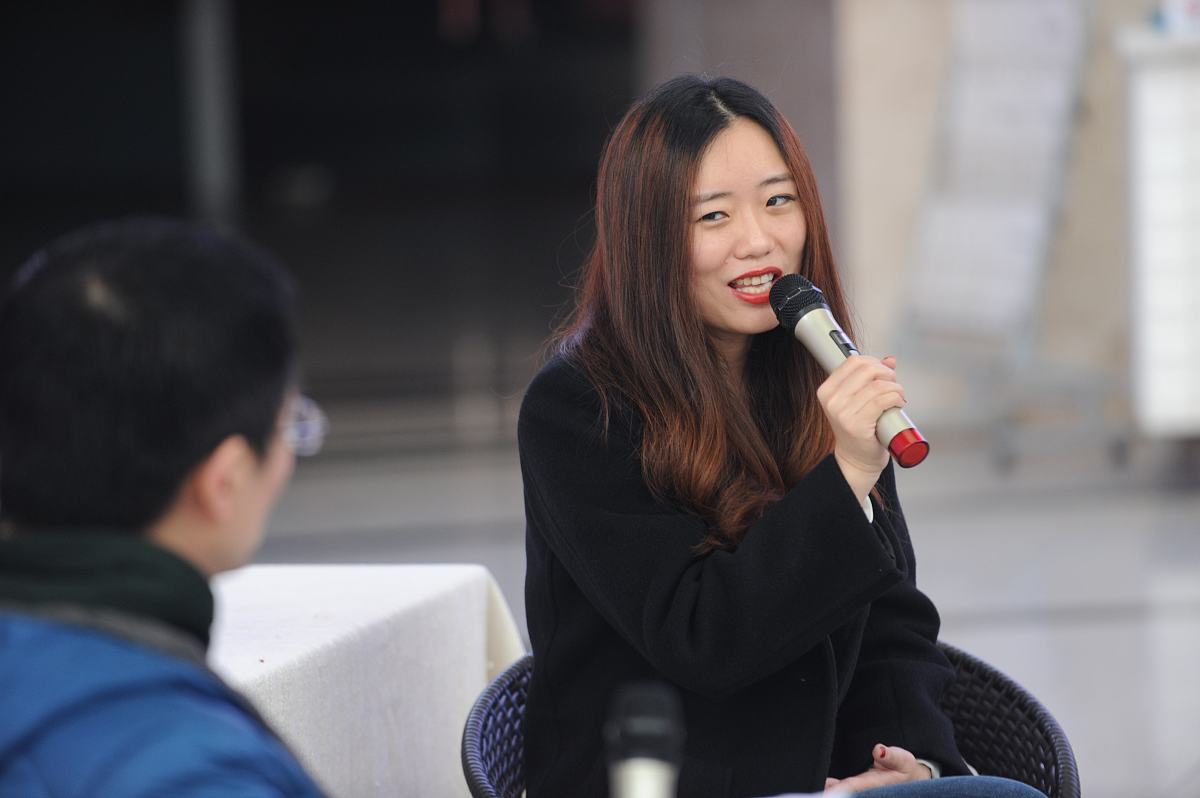 2019年3月24日,人民文学奖得主,"80后"作家笛安携获奖新作《景恒街》