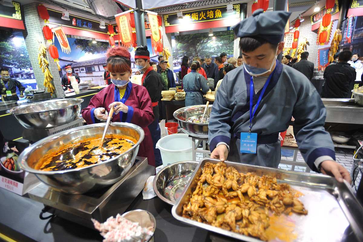 岳阳楼附近美食推荐：必吃特色小吃攻略