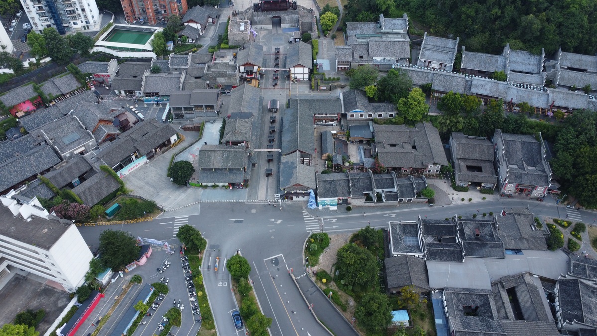 市中心历史街区调研：商业繁荣与文化传承