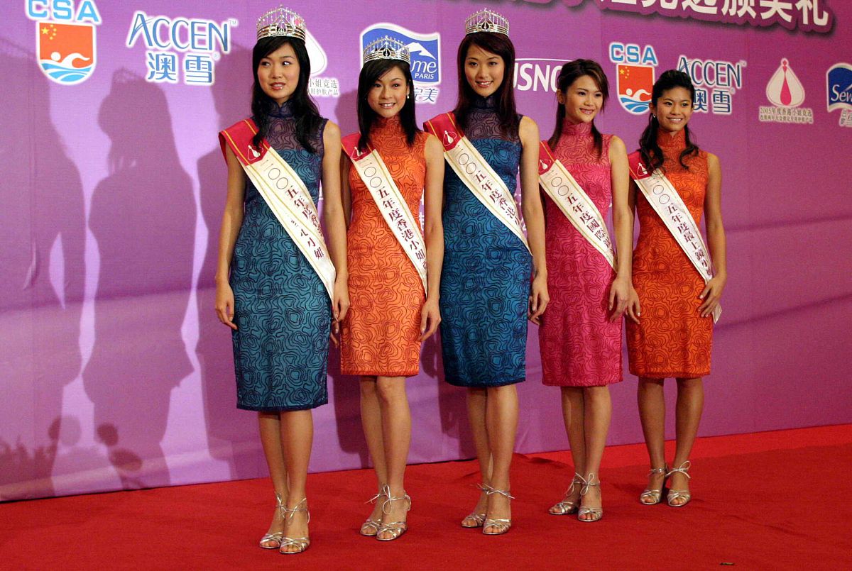 2005年8月26日,上海,来自2005年香港小姐的冠亚季军和两位上镜小姐以