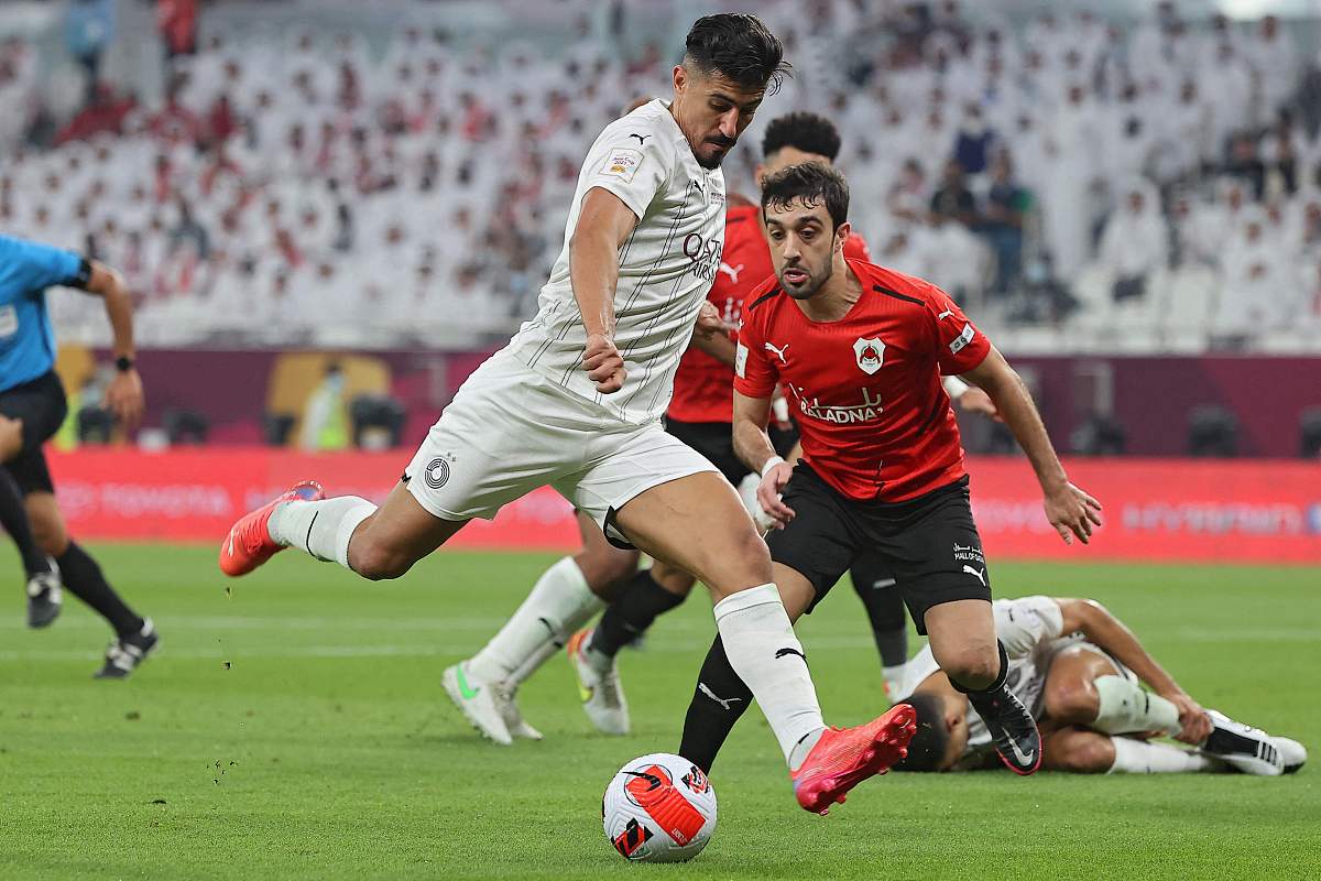 sadd's forward baghdad bounedjah (<strong>l</strong>) attempts a shot during the