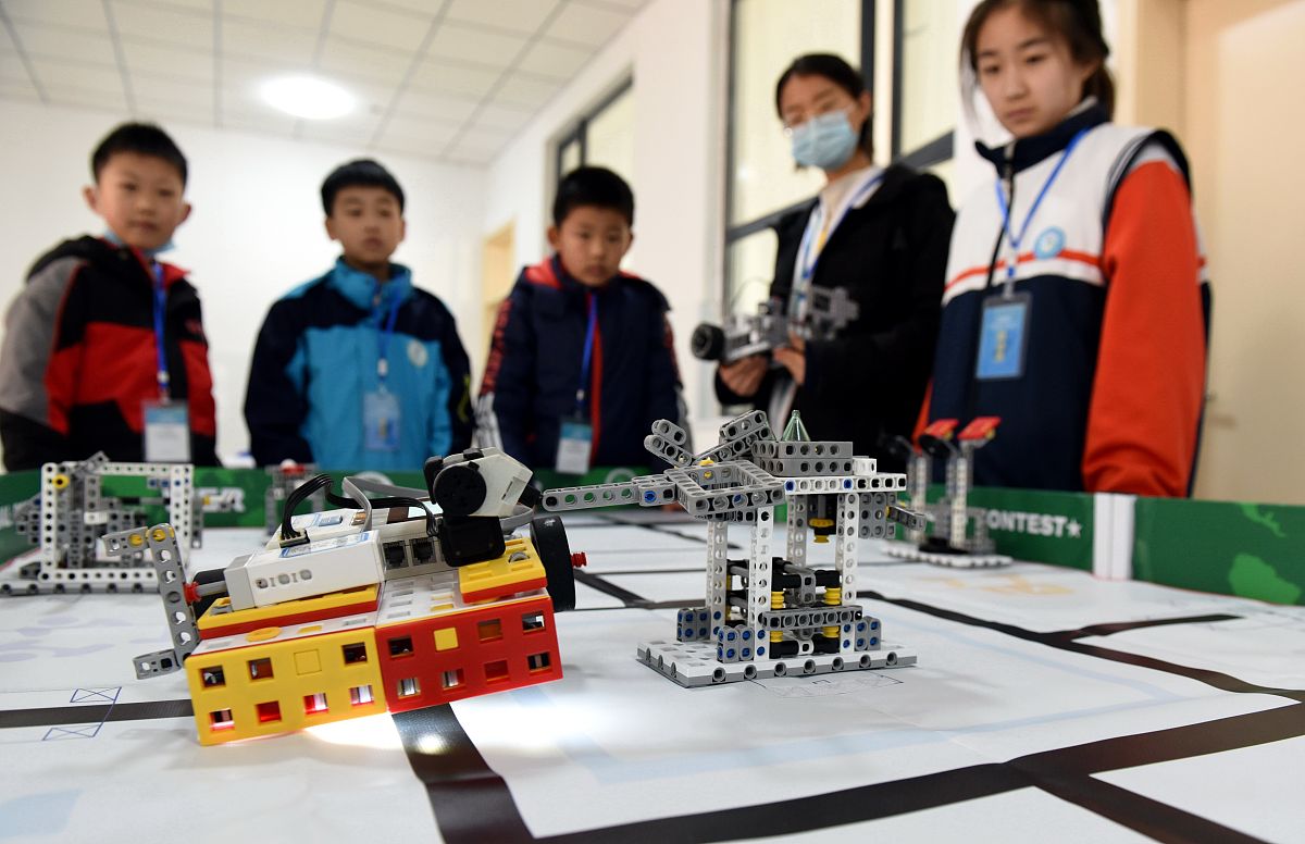 乐高启蒙机器人教案：培养学生合作与创新思维