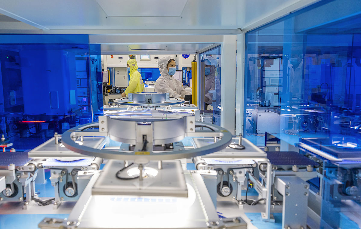 简述类钙钛矿材料的发展500字