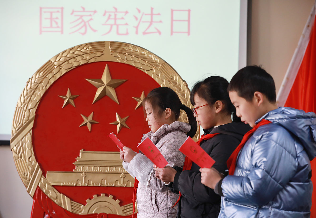 写一份详细的学宪法讲宪法演讲稿要求如下：字数不低于5000字