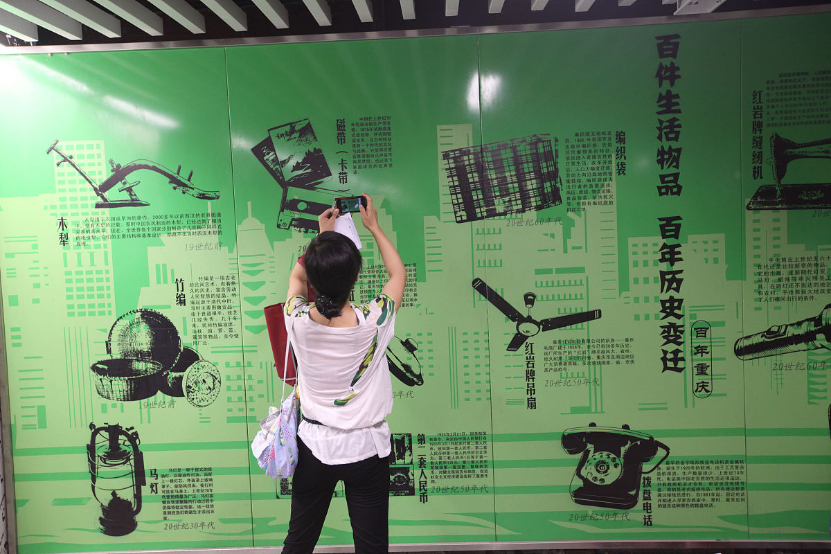 2011年7月,探访重庆地铁一号线.  地铁一号线一期包括朝天门,小什字,