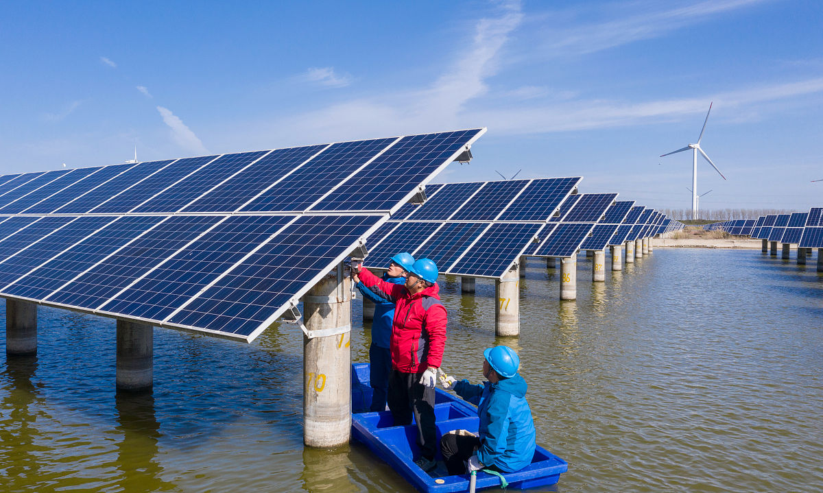 写一篇海上光伏场工频过电压和无功补偿的学术论文